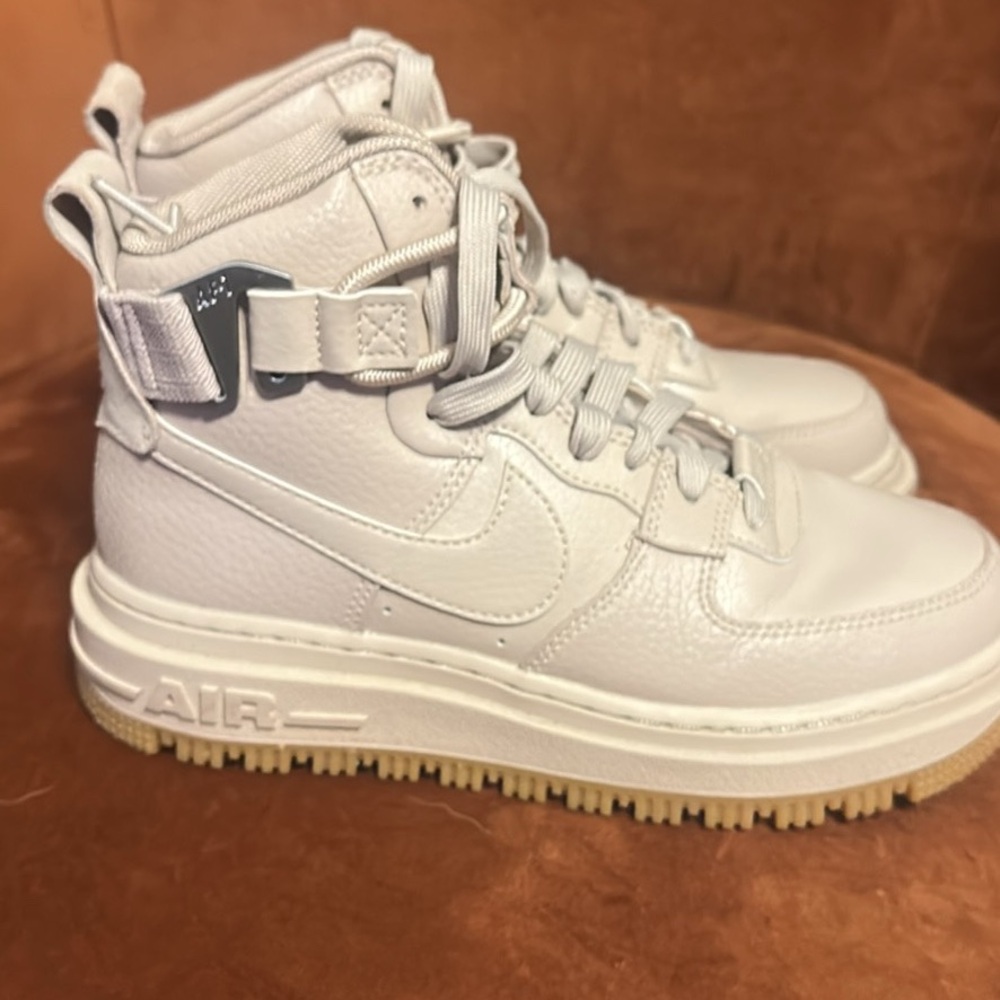 AIR FORCE 1 HIGH UTILITY 2.0 WMNS ARCTIC PINK. Sz 5.5